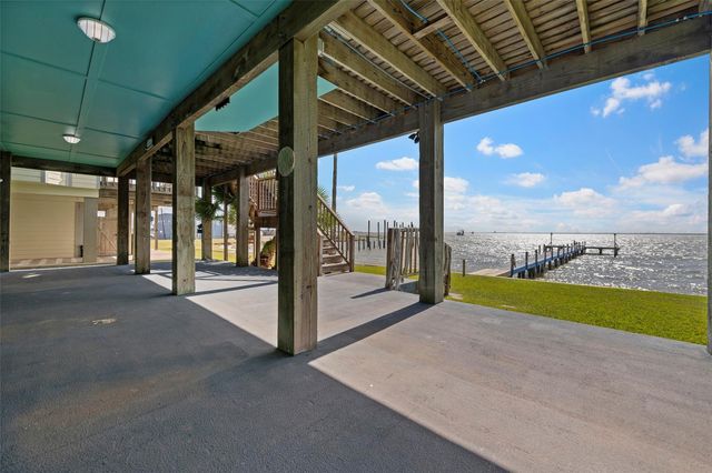1315 Edwards Drive, Dickinson, TX 77539