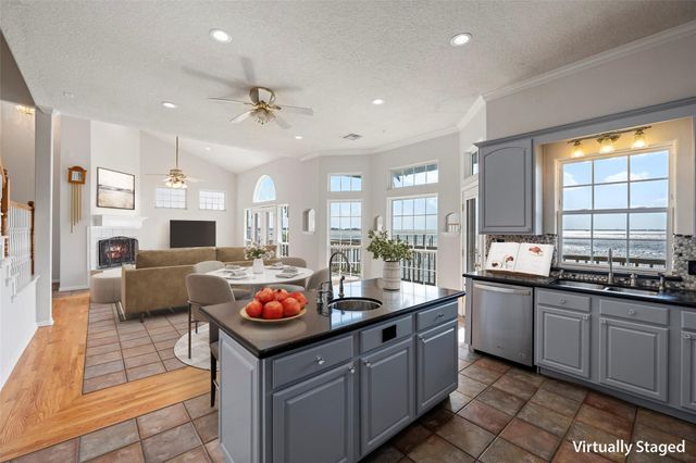 1315 Edwards Drive, Dickinson, TX 77539