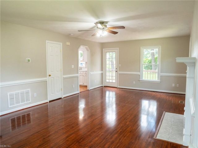 400 Fernwood Farms RD, Chesapeake, VA 23320