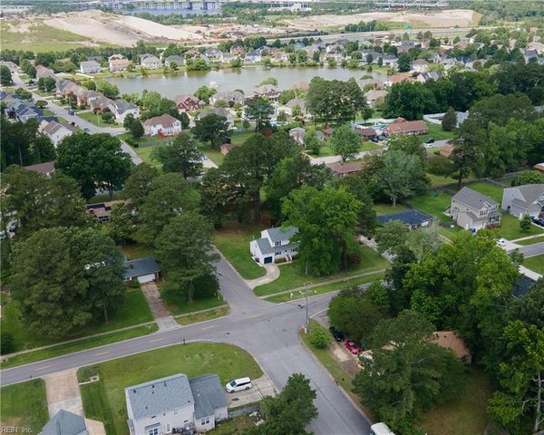 400 Fernwood Farms RD, Chesapeake, VA 23320