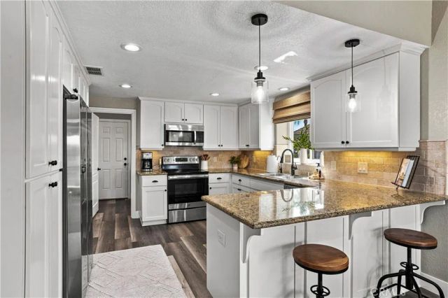 22336 Loch Lomond, Canyon Lake, CA 92587