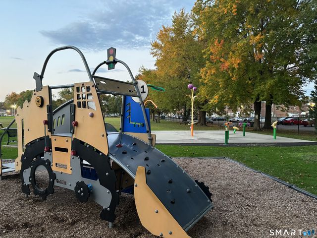 325 North Bishop Avenue 18, Bridgeport, CT 06610