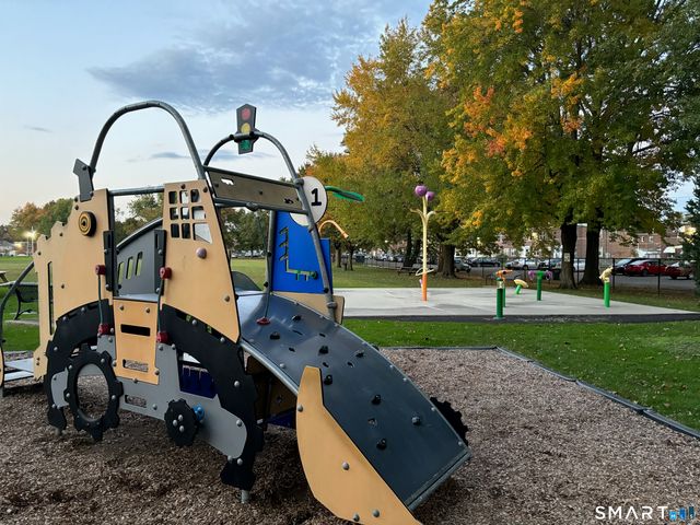 325 North Bishop Avenue 18, Bridgeport, CT 06610