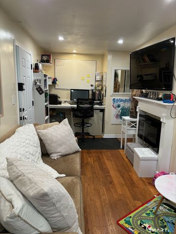 325 North Bishop Avenue 18, Bridgeport, CT 06610