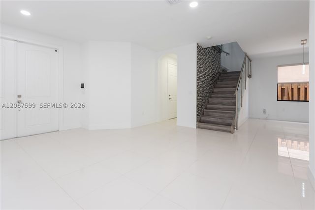 10235 NW 87th Ter, Doral, FL 33178