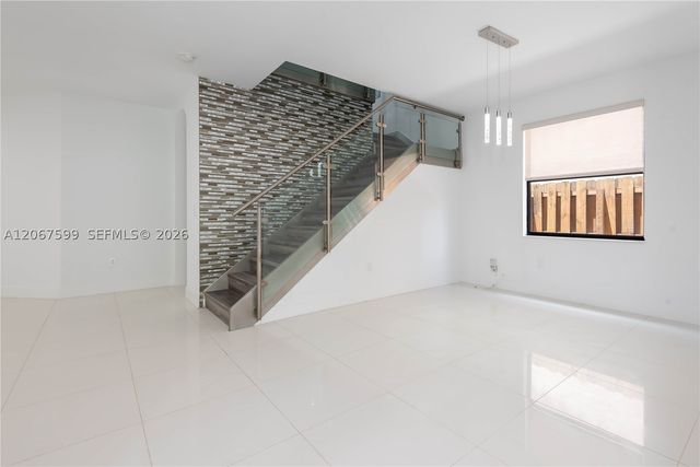 10235 NW 87th Ter, Doral, FL 33178