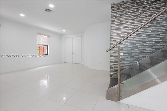 10235 NW 87th Ter, Doral, FL 33178