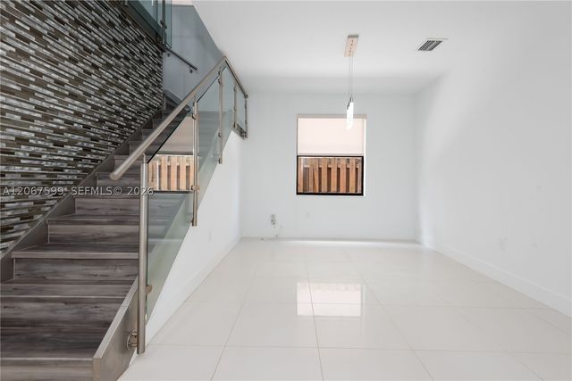 10235 NW 87th Ter, Doral, FL 33178