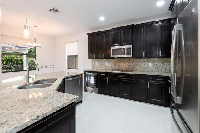 10235 NW 87th Ter, Doral, FL 33178
