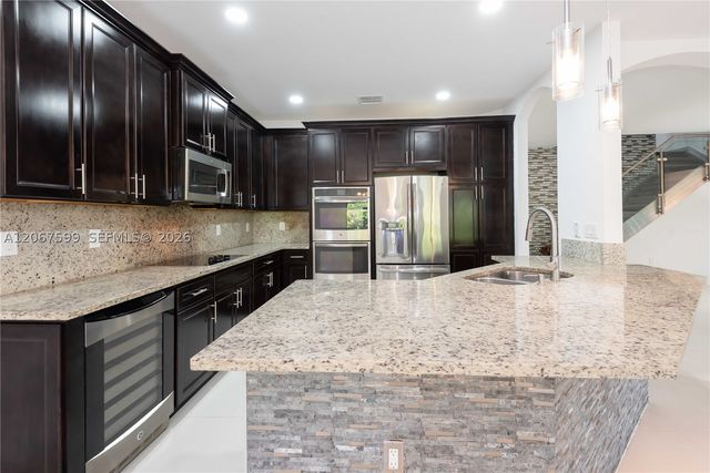 10235 NW 87th Ter, Doral, FL 33178