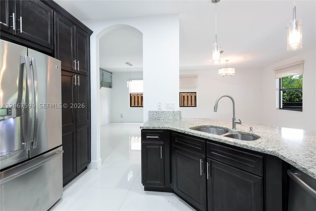 10235 NW 87th Ter, Doral, FL 33178