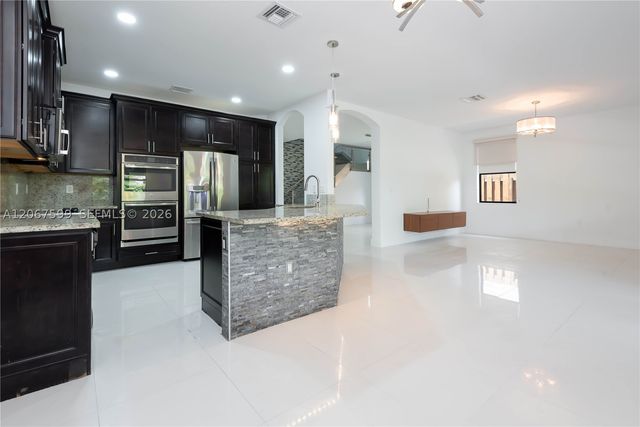 10235 NW 87th Ter, Doral, FL 33178