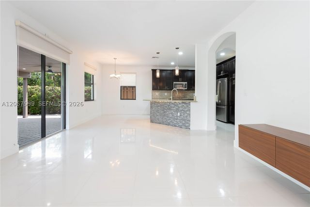10235 NW 87th Ter, Doral, FL 33178