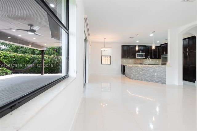 10235 NW 87th Ter, Doral, FL 33178
