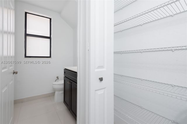 10235 NW 87th Ter, Doral, FL 33178