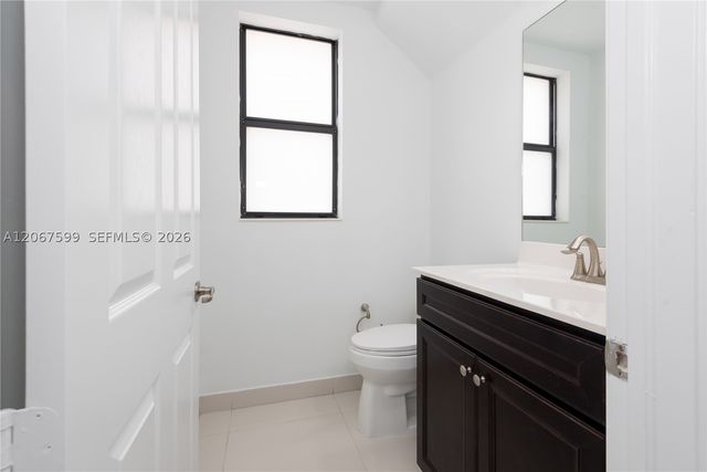 10235 NW 87th Ter, Doral, FL 33178