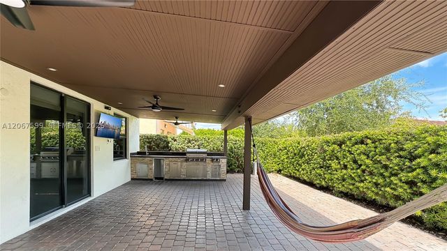 10235 NW 87th Ter, Doral, FL 33178