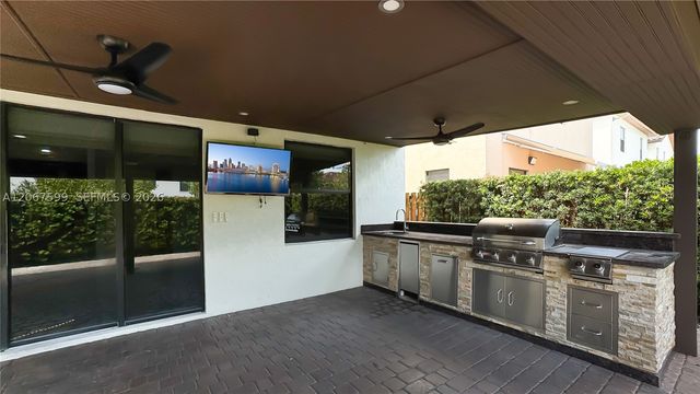10235 NW 87th Ter, Doral, FL 33178