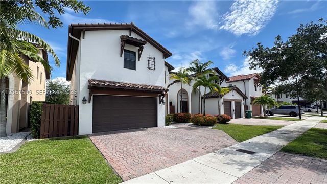 10235 NW 87th Ter, Doral, FL 33178