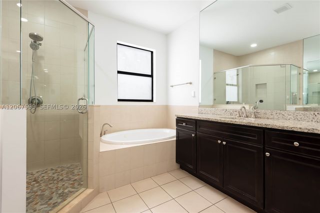 10235 NW 87th Ter, Doral, FL 33178