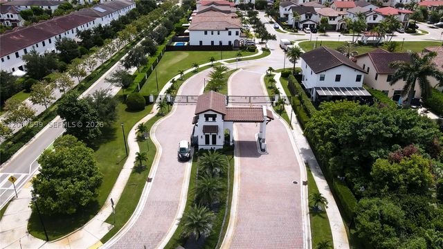 10235 NW 87th Ter, Doral, FL 33178