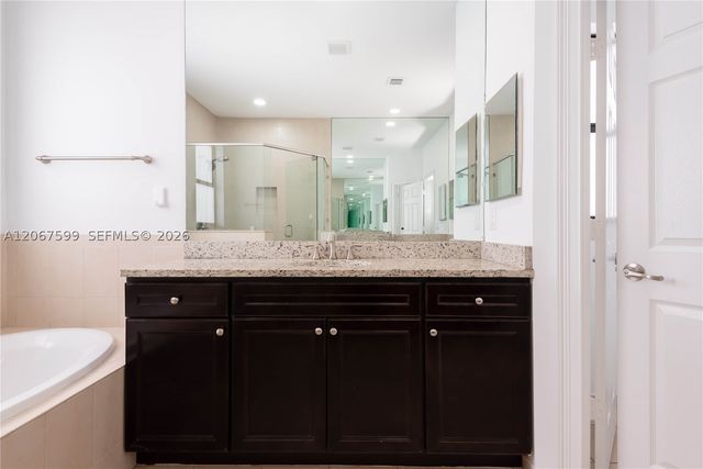 10235 NW 87th Ter, Doral, FL 33178