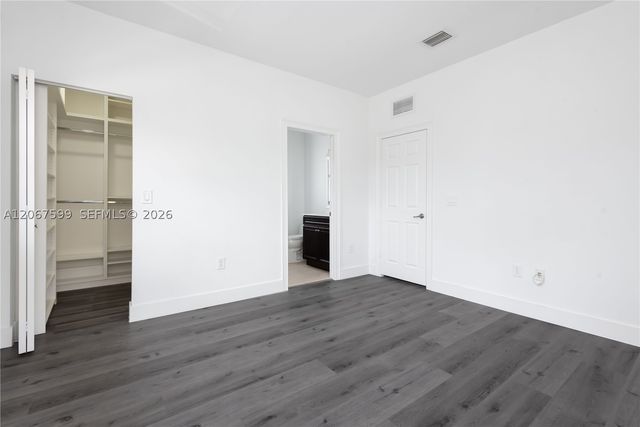 10235 NW 87th Ter, Doral, FL 33178