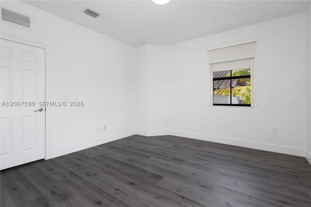10235 NW 87th Ter, Doral, FL 33178