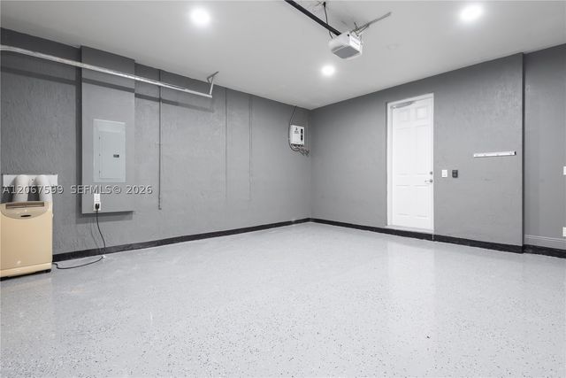 10235 NW 87th Ter, Doral, FL 33178