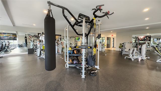 10235 NW 87th Ter, Doral, FL 33178