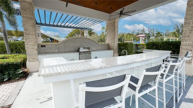 10235 NW 87th Ter, Doral, FL 33178