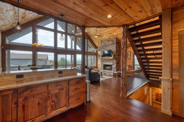 561 Deer Crest Road, Blue Ridge, GA 30513