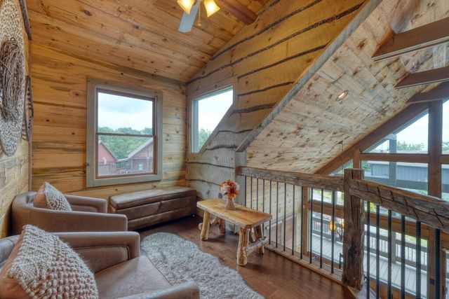 561 Deer Crest Road, Blue Ridge, GA 30513