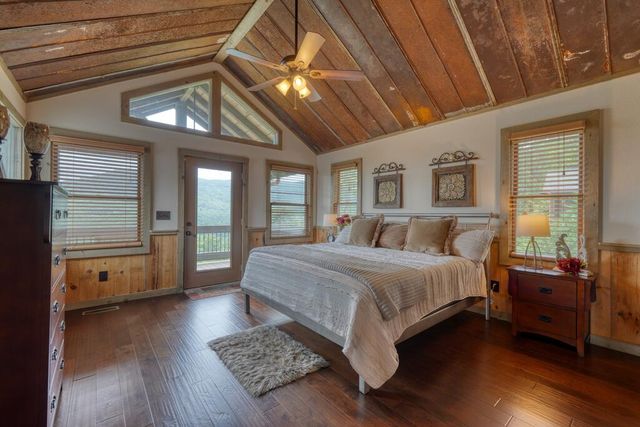 561 Deer Crest Road, Blue Ridge, GA 30513