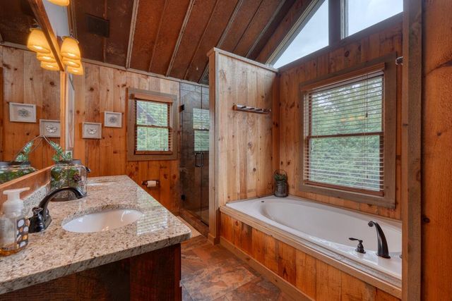 561 Deer Crest Road, Blue Ridge, GA 30513