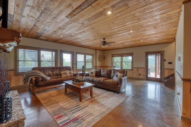 561 Deer Crest Road, Blue Ridge, GA 30513