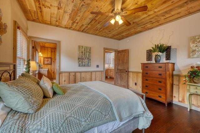 561 Deer Crest Road, Blue Ridge, GA 30513