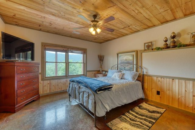 561 Deer Crest Road, Blue Ridge, GA 30513