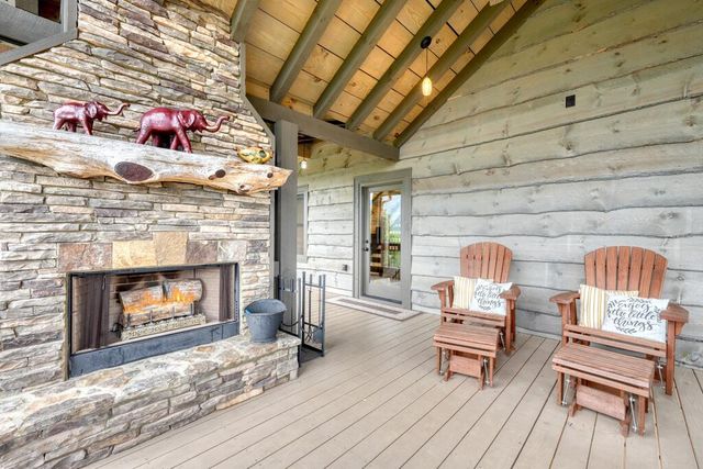 561 Deer Crest Road, Blue Ridge, GA 30513