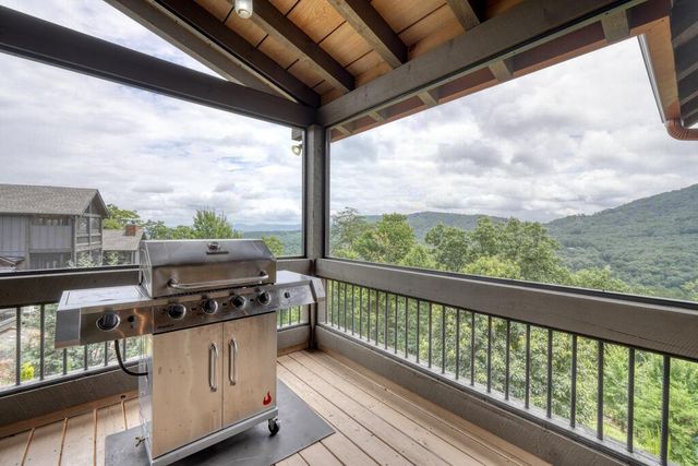 561 Deer Crest Road, Blue Ridge, GA 30513