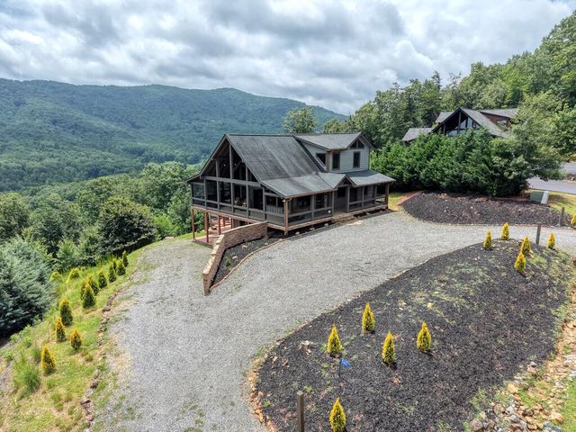 561 Deer Crest Road, Blue Ridge, GA 30513