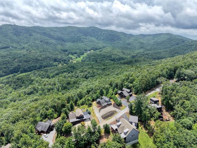 561 Deer Crest Road, Blue Ridge, GA 30513