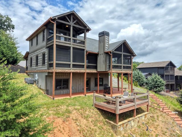 561 Deer Crest Road, Blue Ridge, GA 30513