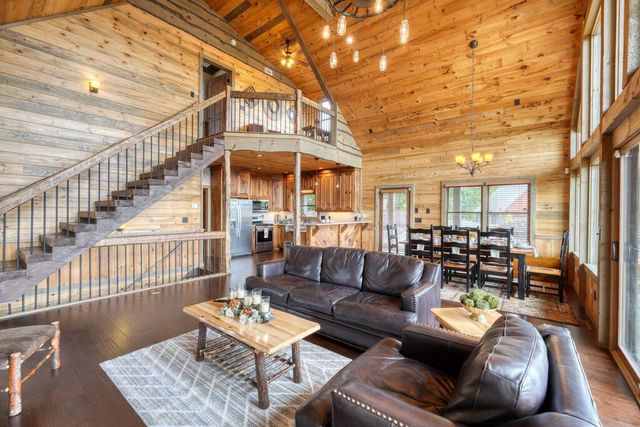 561 Deer Crest Road, Blue Ridge, GA 30513