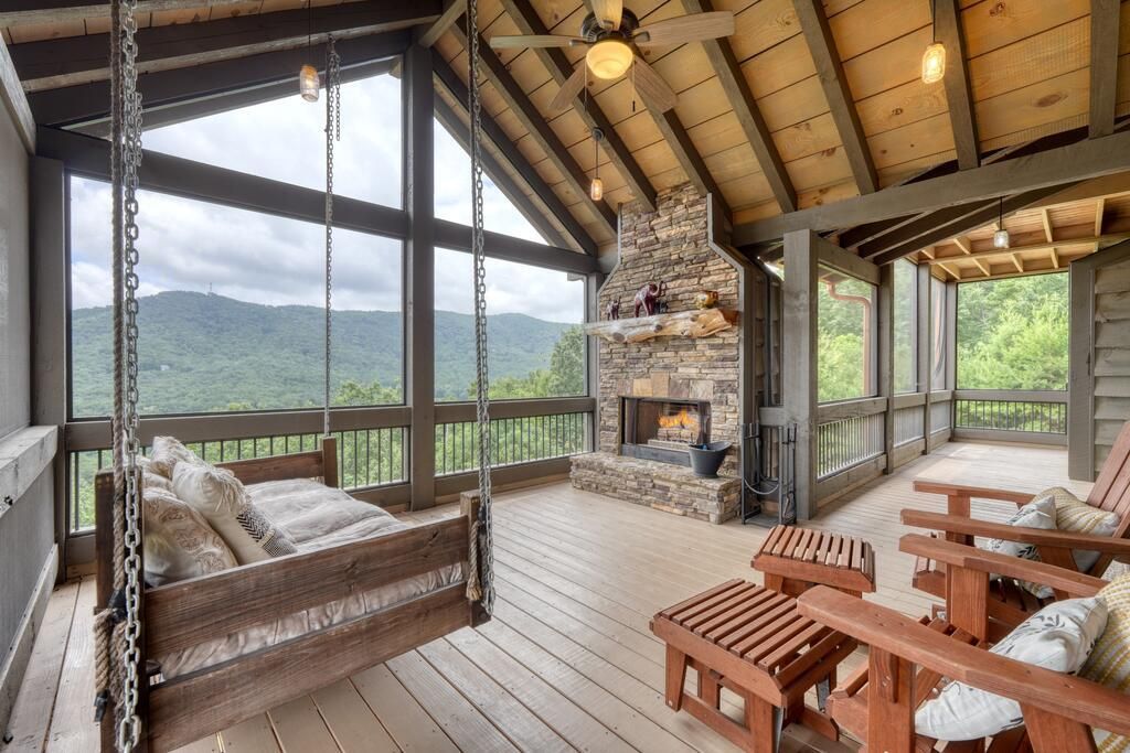 561 Deer Crest Road, Blue Ridge, GA 30513