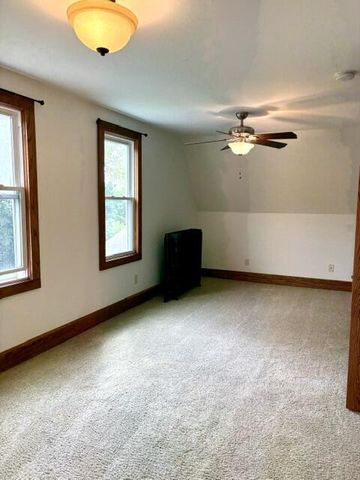 8860 S 5th AVENUE, Oak Creek, WI 53154
