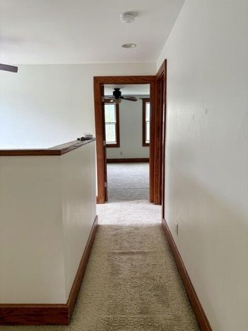 8860 S 5th AVENUE, Oak Creek, WI 53154