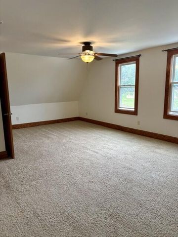 8860 S 5th AVENUE, Oak Creek, WI 53154