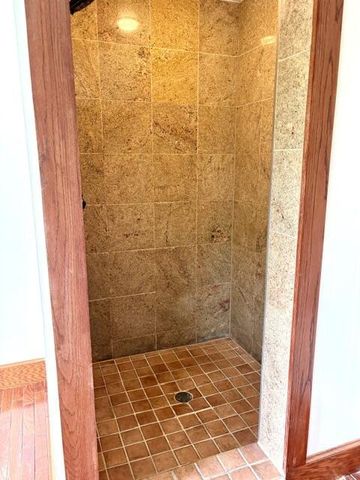 8860 S 5th AVENUE, Oak Creek, WI 53154