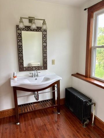 8860 S 5th AVENUE, Oak Creek, WI 53154
